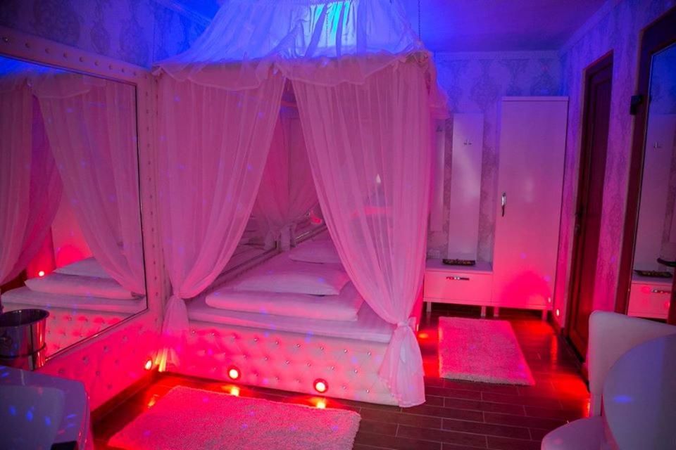 Отели для свиданий Anadi Hotel Boutique Брашов-8