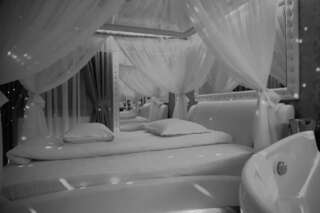 Отели для свиданий Anadi Hotel Boutique Брашов Номер с кроватью размера "queen-size" и гидромассажной ванной-4