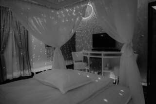 Отели для свиданий Anadi Hotel Boutique Брашов Номер с кроватью размера "queen-size" и гидромассажной ванной-5