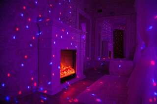 Отели для свиданий Anadi Hotel Boutique Брашов Номер с кроватью размера "queen-size" и гидромассажной ванной-3